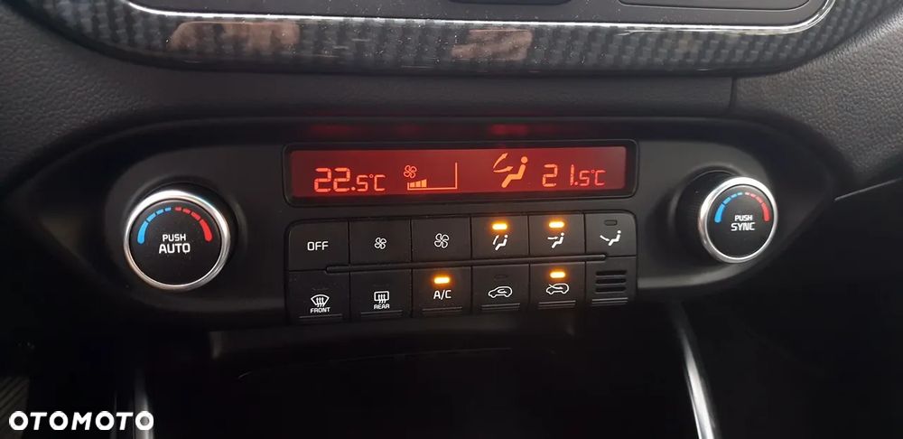 Kia Carens 1.7 CRDi M 7os - 18