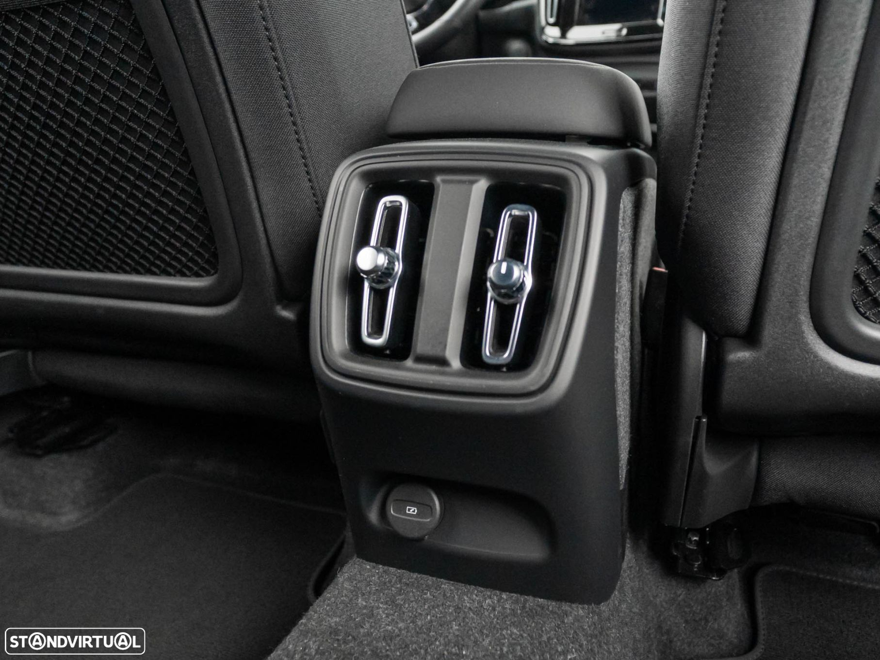 Volvo XC 40 Recharge Core - 41
