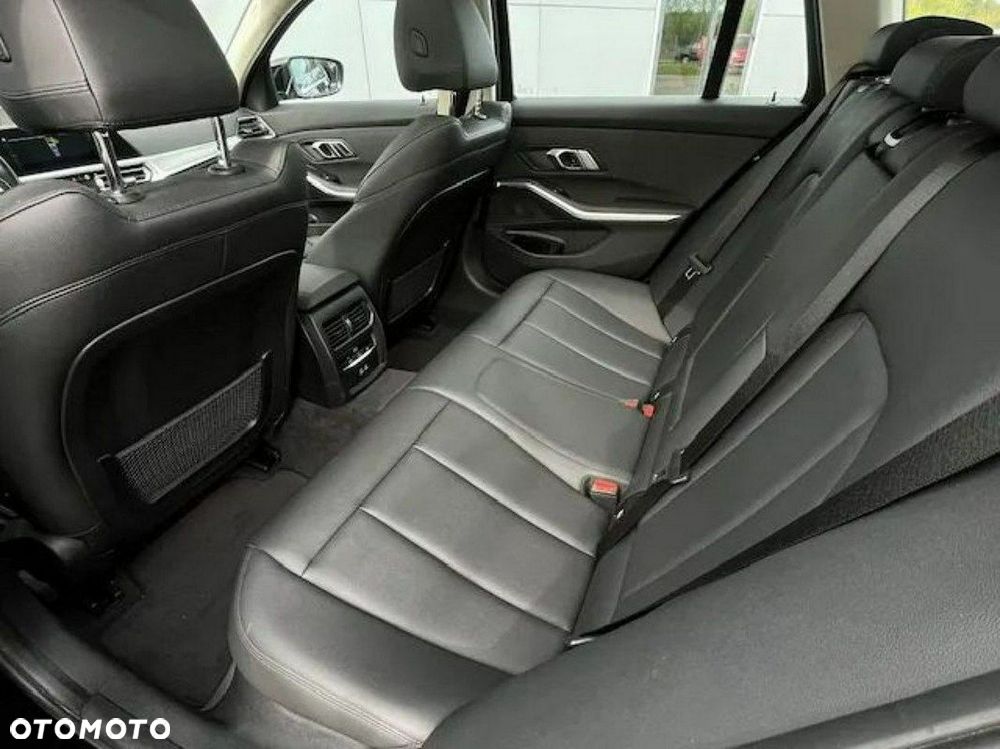 BMW Seria 3 318d Sport Line - 15
