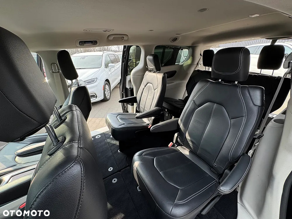 Chrysler Pacifica - 24