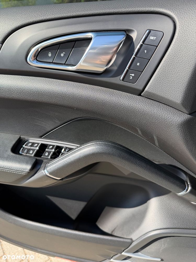 Porsche Cayenne Platinum Edition - 23