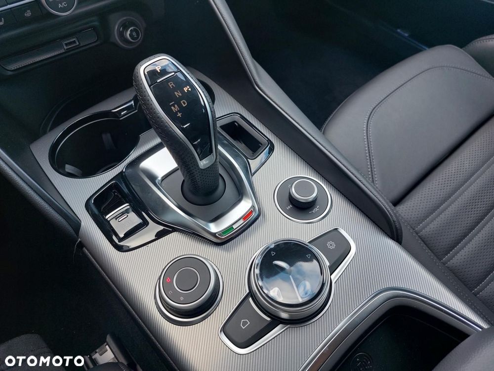 Alfa Romeo Giulia 2.2 D Turbo Sprint Q2 - 19
