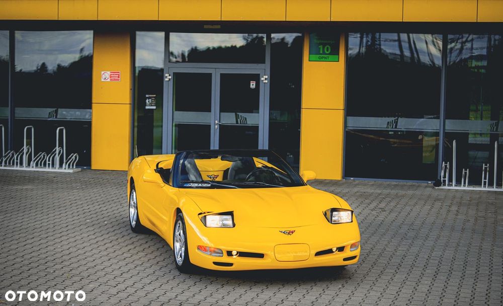 Chevrolet Corvette - 12