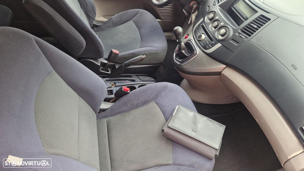 Mitsubishi Grandis 2.0 DI-D Instyle FPF - 17