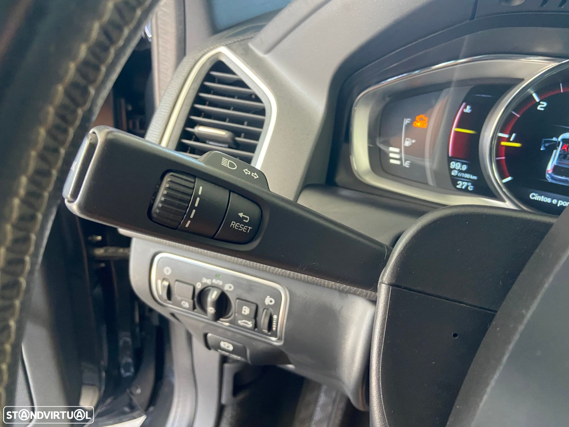Volvo XC 60 2.0 D4 R-Design Momentum Geartronic - 18