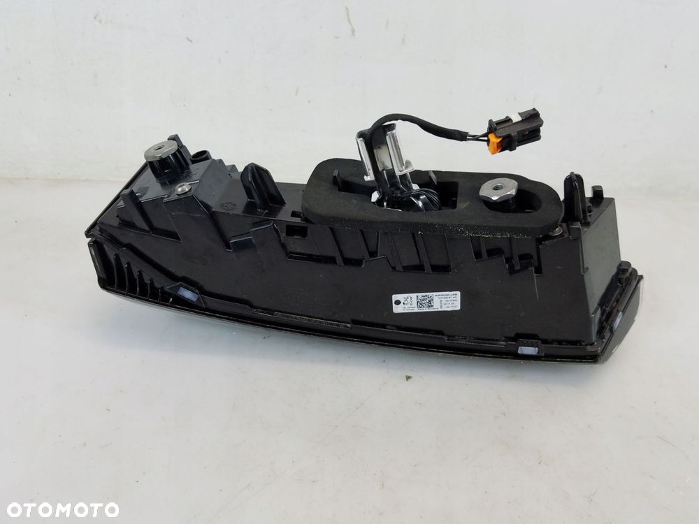 lampa tył w klapę peugeot 308 iii t10 hb - 6