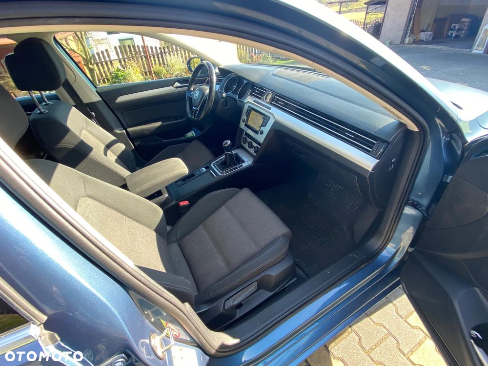 Volkswagen Passat - 9