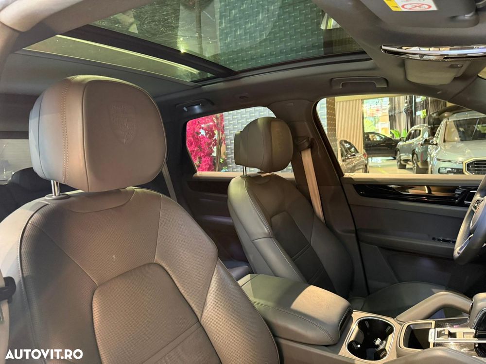 Porsche Cayenne - 23
