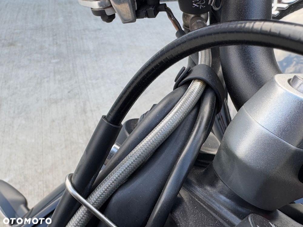 Triumph Street Triple - 33