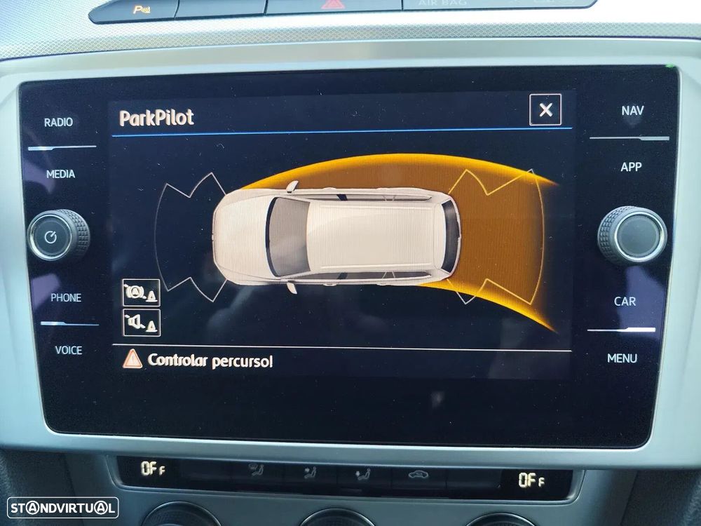 VW Passat Variant 2.0 TDI Confortline DSG - 27