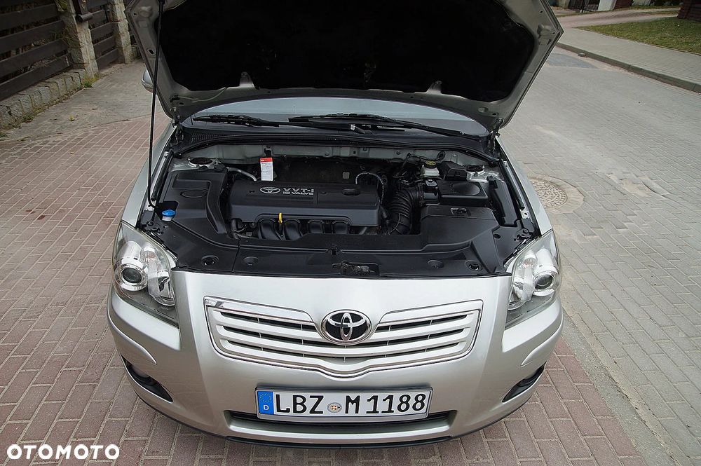 Toyota Avensis 1.8 VVT-i Sol Premium - 21
