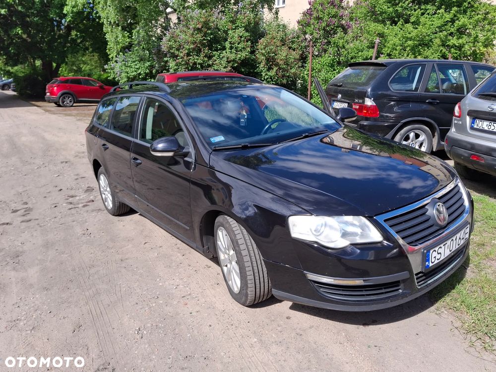 Volkswagen Passat - 1