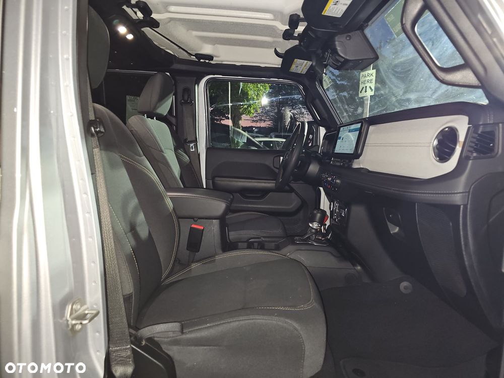 Jeep Wrangler - 20