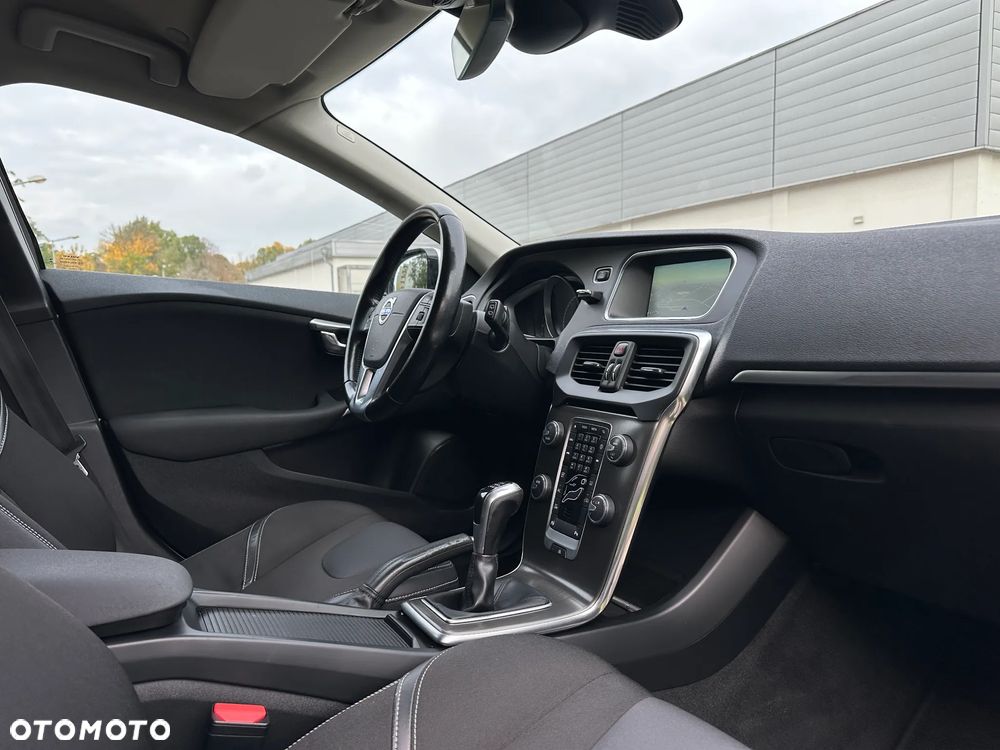 Volvo V40 D4 Drive-E Momentum - 17
