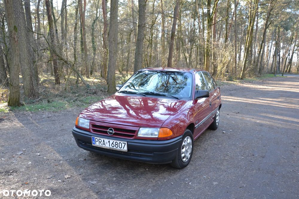 Opel Astra 1.6 GLS - 1