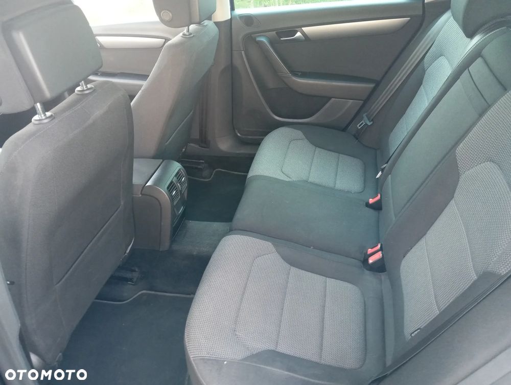 Volkswagen Passat 2.0 TDI Comfortline - 8