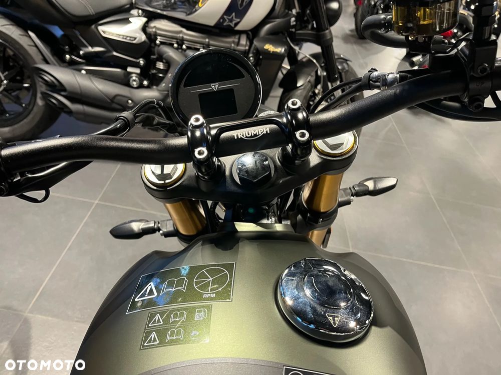 Triumph Bonneville - 12