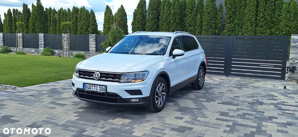 Volkswagen Tiguan - 1
