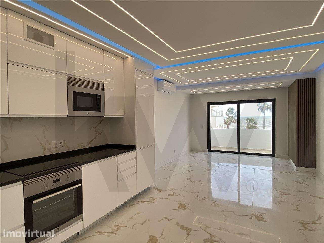 Apartamento T2 Renovado com vista mar - 1ª linha de mar em Quarteira - Grande imagem: 3/38
