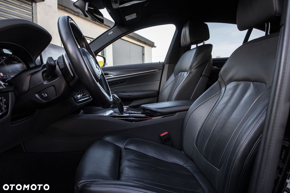 BMW Seria 5 530i xDrive Sport Line sport - 31