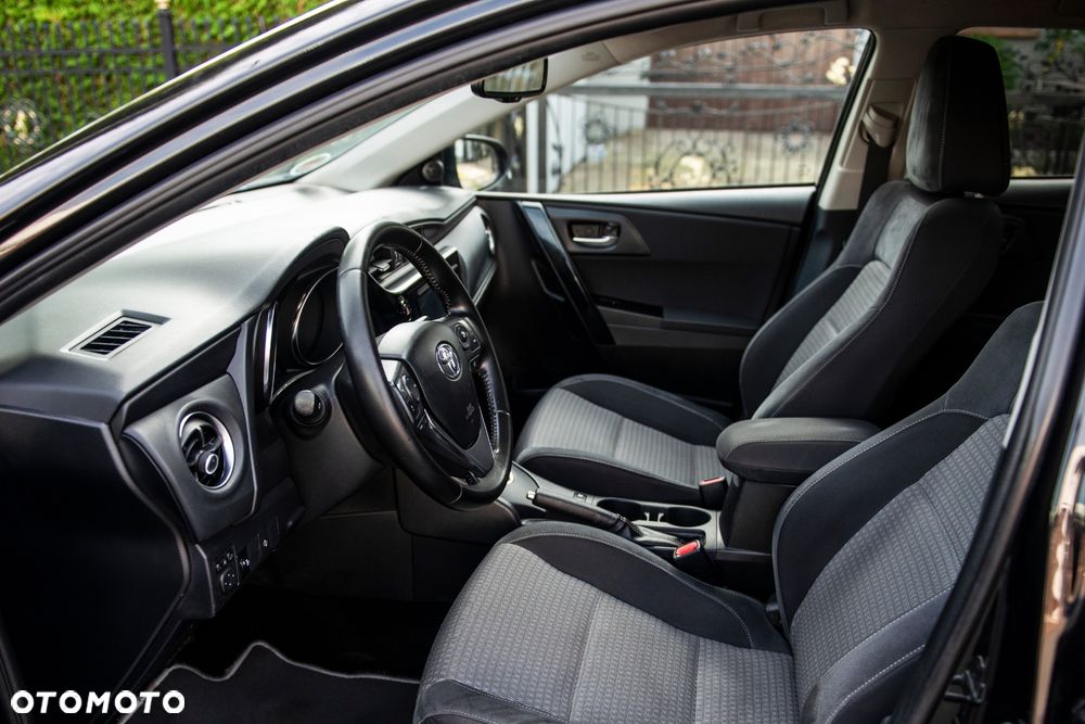 Toyota Auris - 16