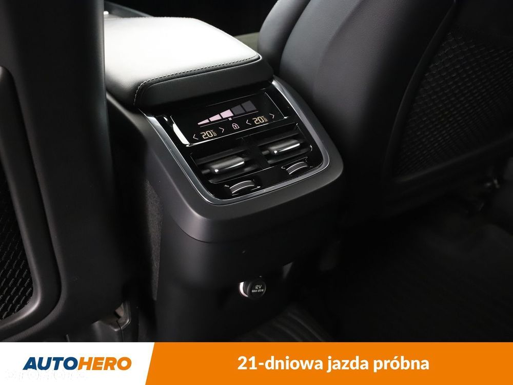 Volvo XC 60 D4 R-Design - 38