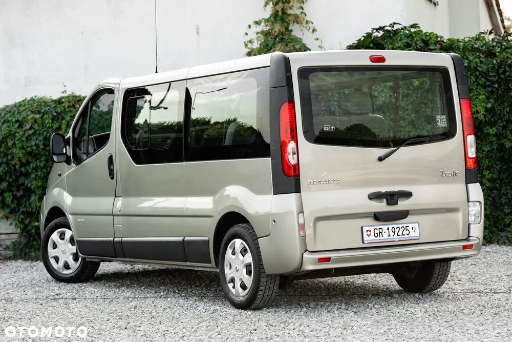Renault Trafic Passenger L2H1 Expression - 16