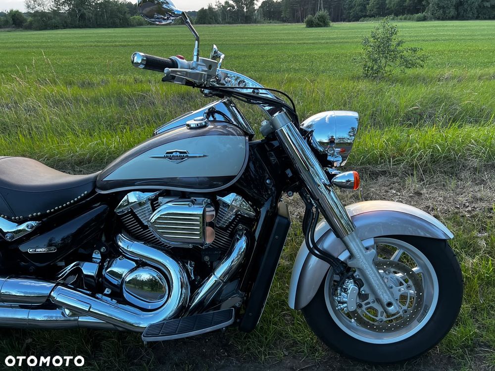 Suzuki Intruder - 9