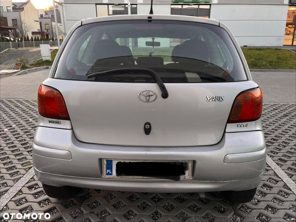 Toyota Yaris 1.3 - 7