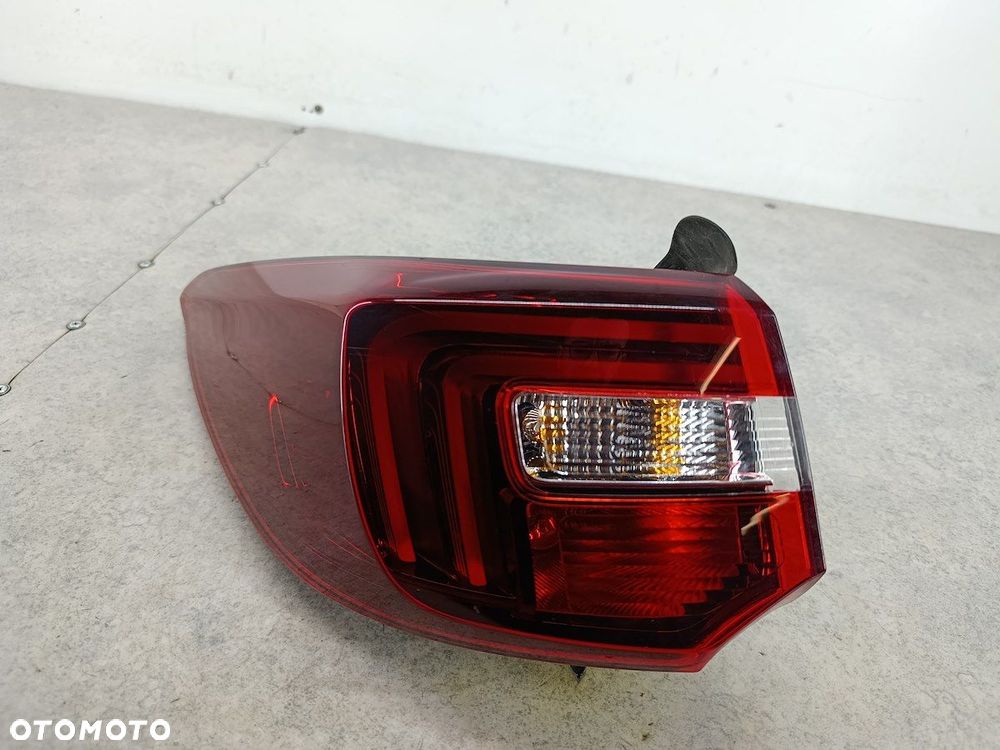 LAMPA TYLNA LEWA OPEL GRANDLAND X YP00098380 81660101  GM - 4