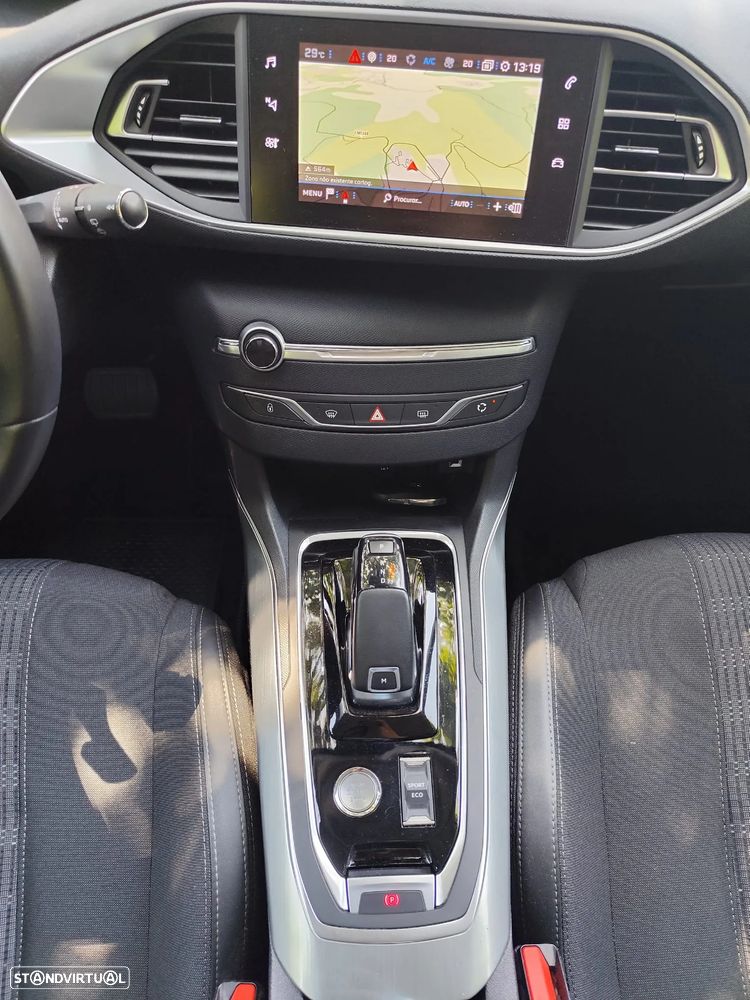 Peugeot 308 1.2 PureTech Allure EAT8 - 12