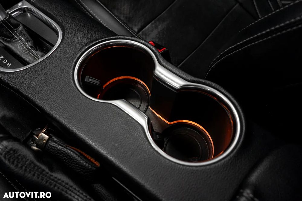 Ford Mustang - 36