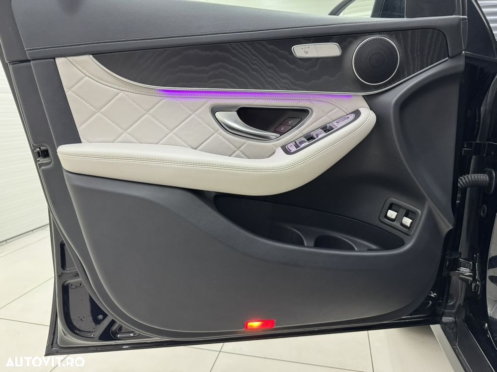 Mercedes-Benz GLC 300 e 4Matic 9G-TRONIC AMG Line - 38