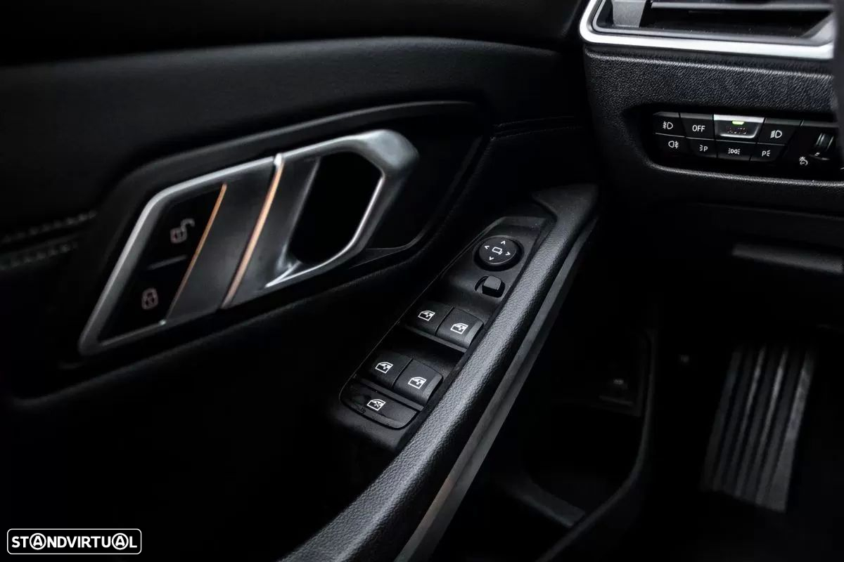 BMW 320 d Touring Line Luxury Auto - 23