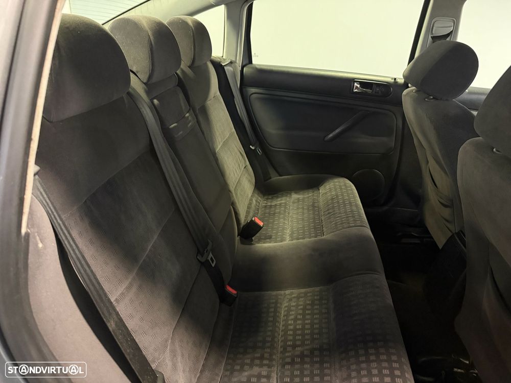 VW Passat 1.9 TDi Trendline 4M - 6