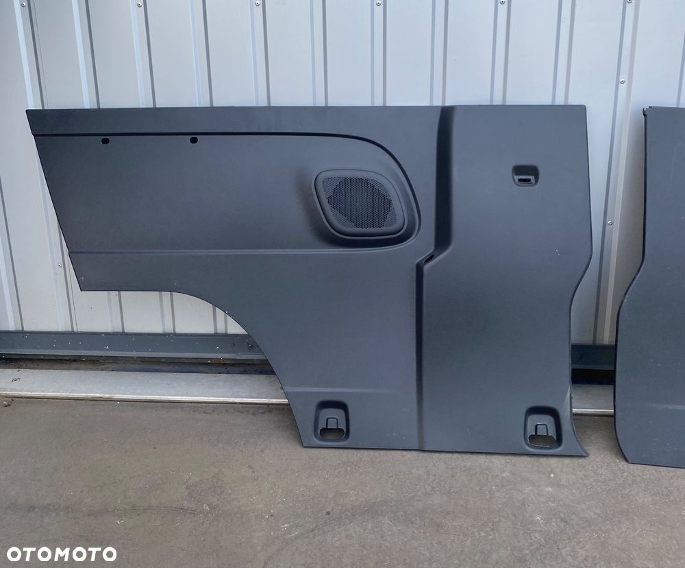 RENAULT TRAFIC  III 3 BOCZEK WNĘTRZA NA BOK BOKU BAGAŻNIKA LEWY TYLNY TYŁ TAPICERKA LEWA 769015444R 769014366R 769016842R lift IV 4 WYCISZENIE WYGŁUSZENIE NA BŁOTNIK  OSŁONA ZABUDOWA OBICIE PAKI LEWE OPEL VIVARO B FIAT TALENTO Wwa - 4