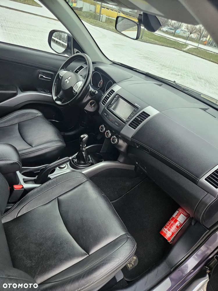 Mitsubishi Outlander - 10