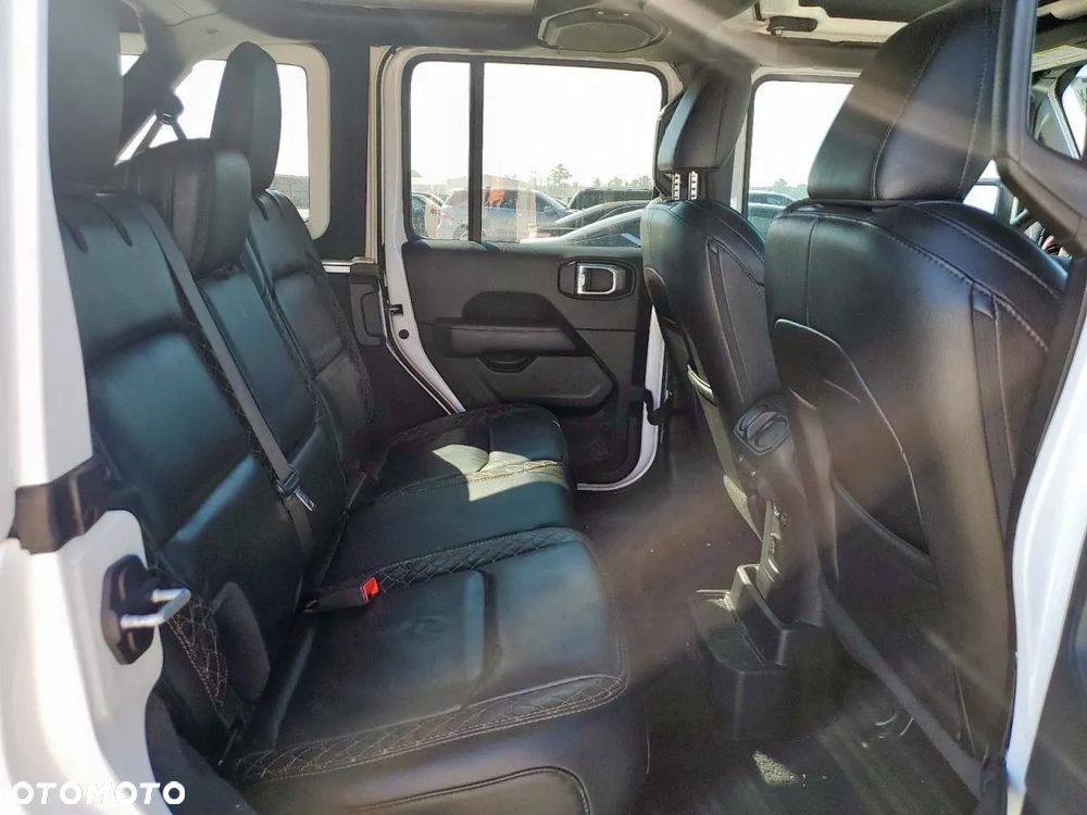Jeep Wrangler - 10