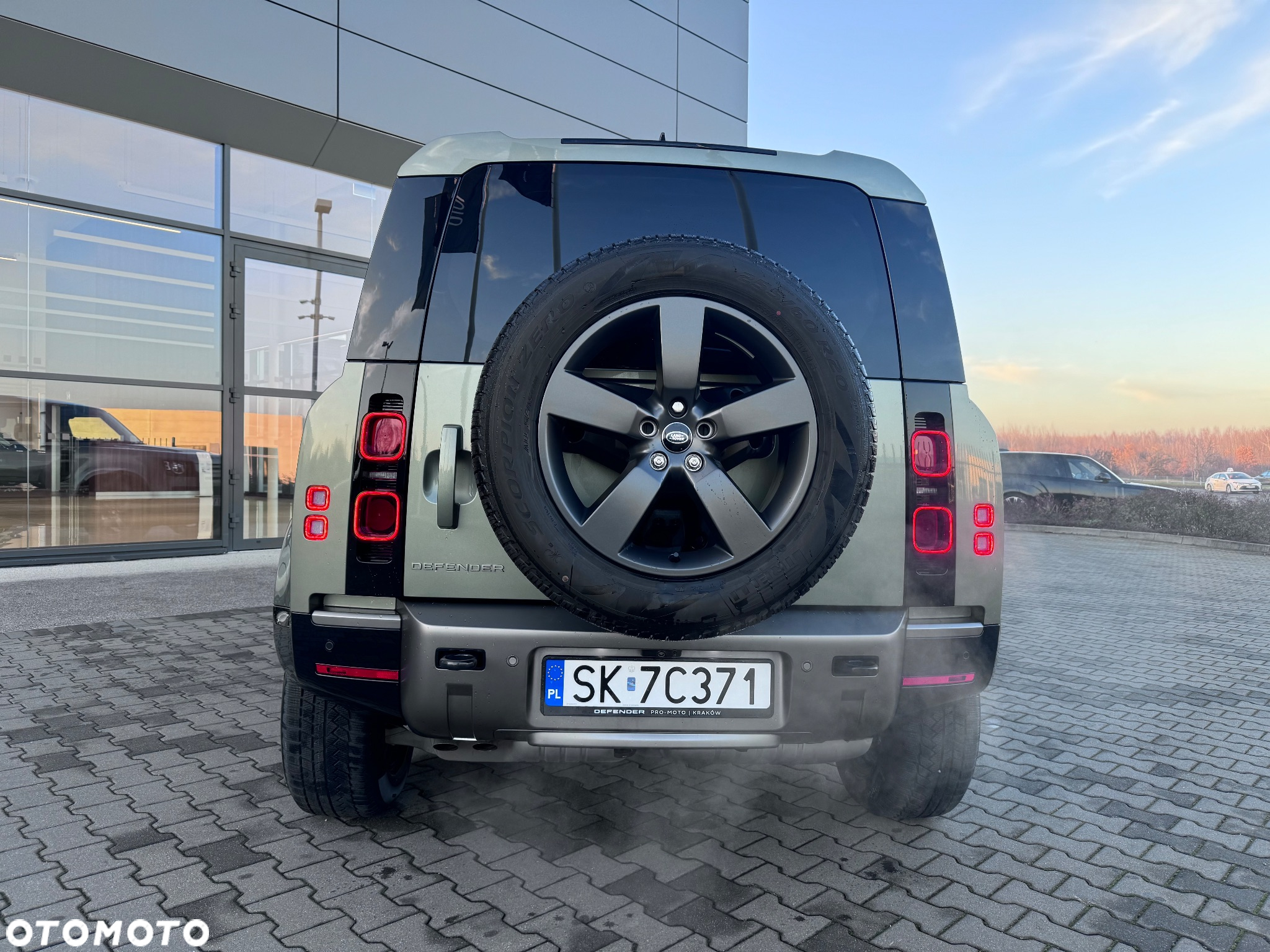 Land Rover Defender - 8