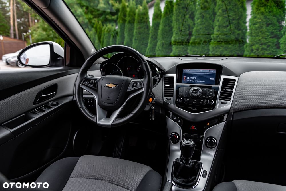 Chevrolet Cruze 1.8 LS - 25