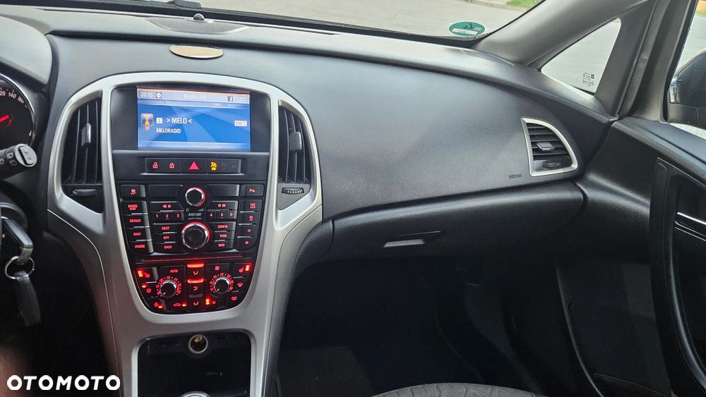 Opel Astra 1.4 Turbo 150 Jahre - 28