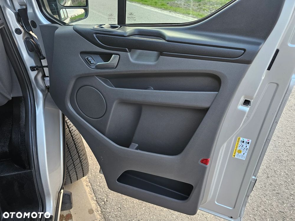 Ford TRANSIT CUSTOM - 12