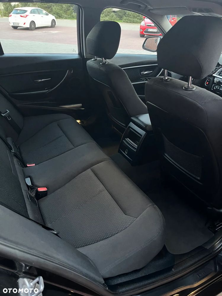 BMW Seria 3 320d - 23