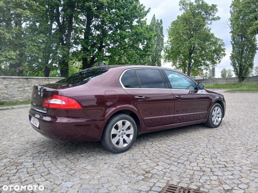 Skoda Superb 2.0 TDI DPF Elegance - 5