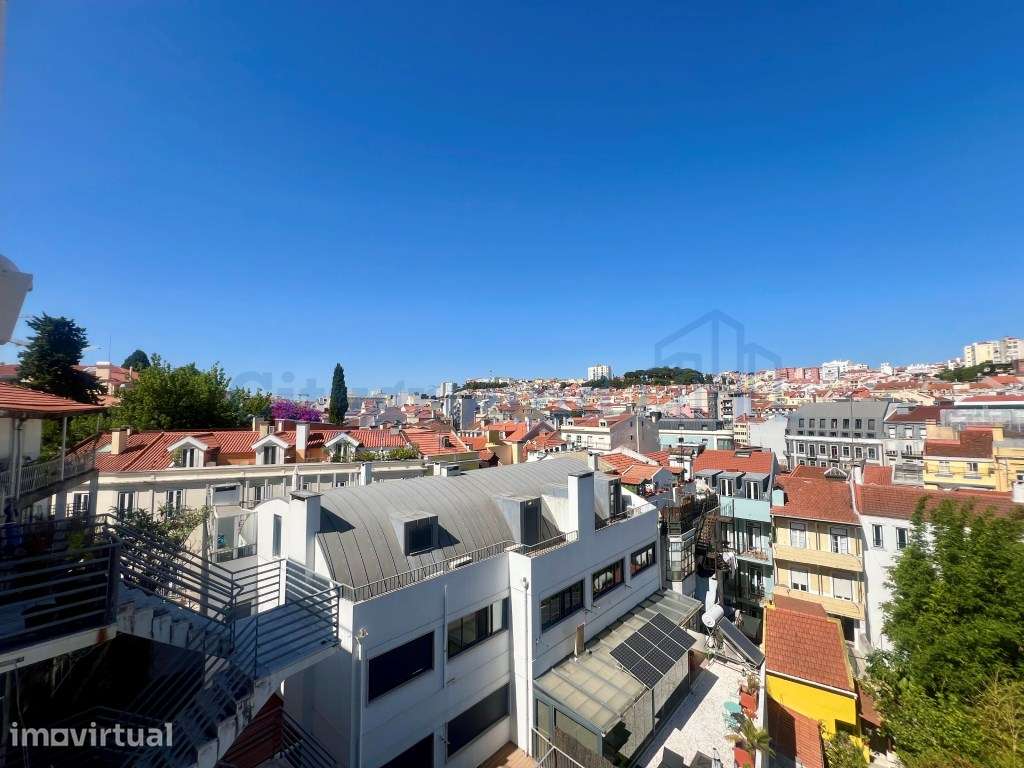 T3 Recuperado com varanda e vista deslumbrante sobre Lisboa, com el... - Grande imagem: 3/17
