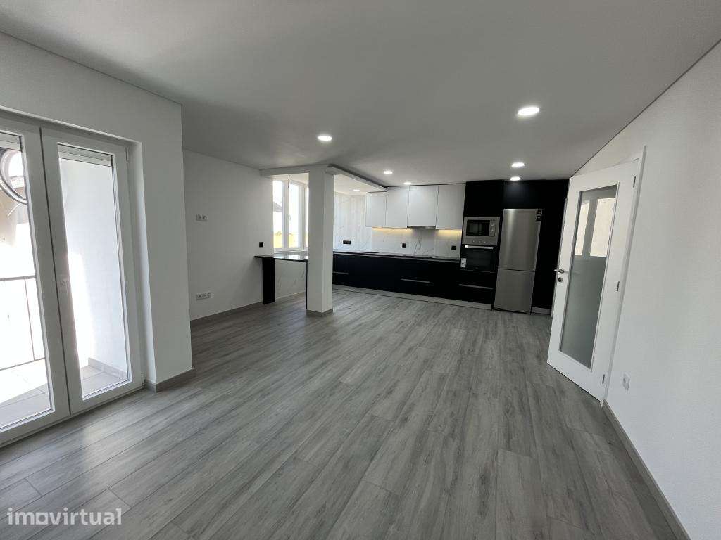 Apartamento T2 Renovado - Grande imagem: 3/9