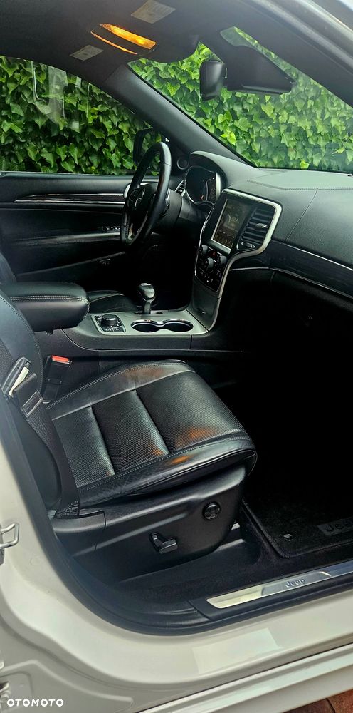 Jeep Grand Cherokee 5.7 V8 HEMI Overland Summit - 18