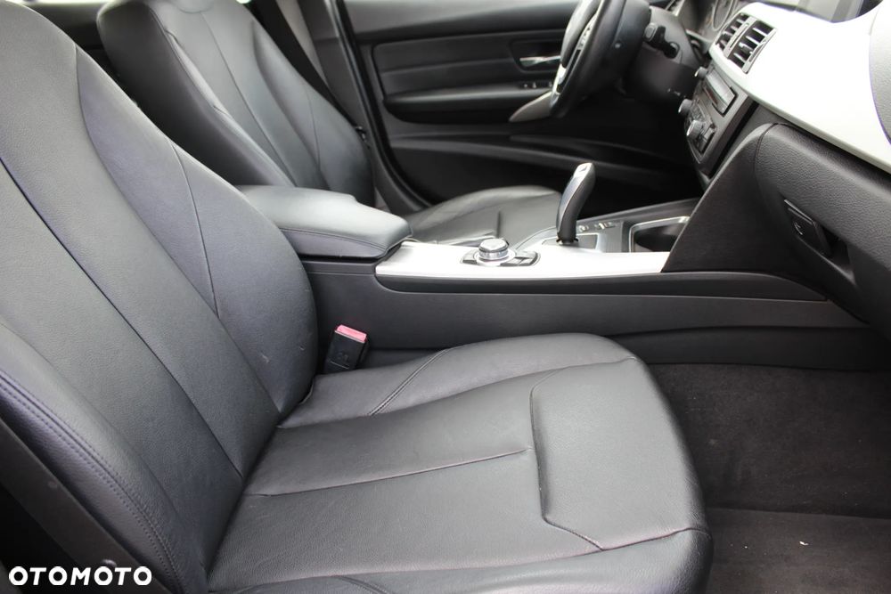 BMW Seria 3 320i Sport-Aut - 8