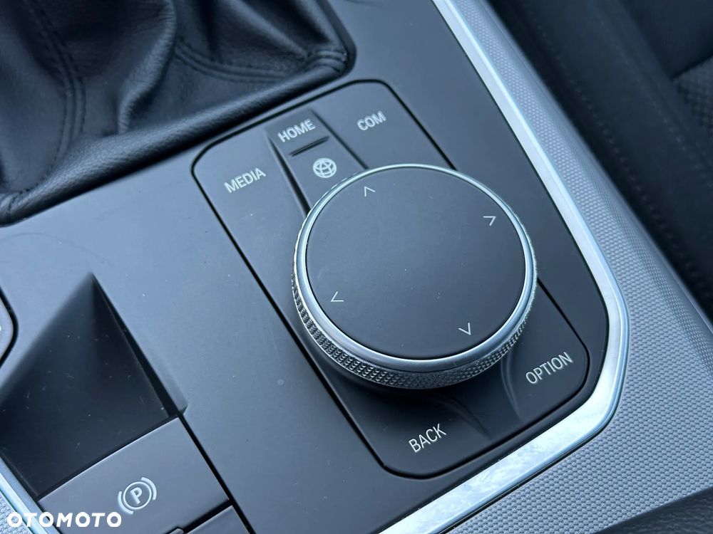 BMW Seria 3 318d - 15