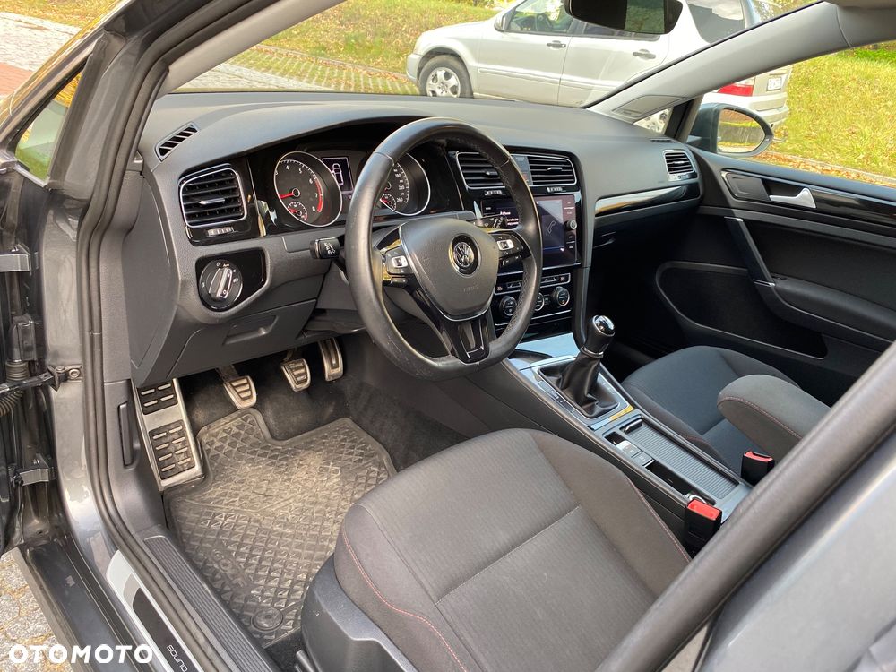 Volkswagen Golf - 37